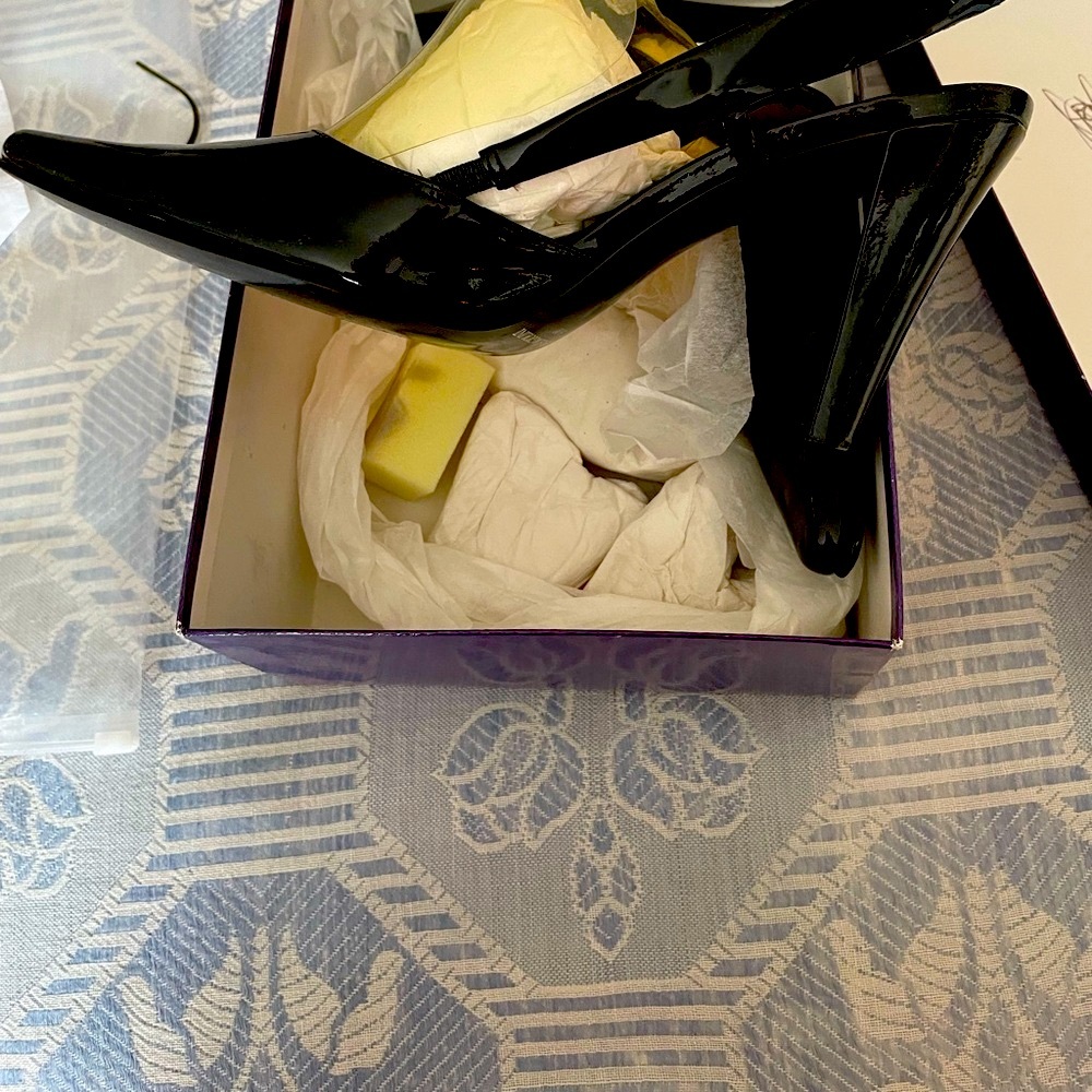 Beautiful brand new black patent sling back perfect for fall